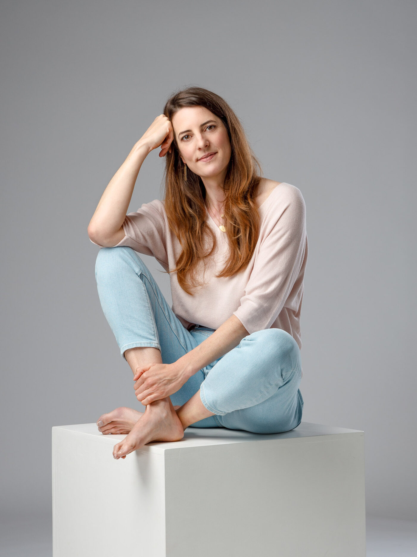 Studioportrait der Autorin Nina Scheweling